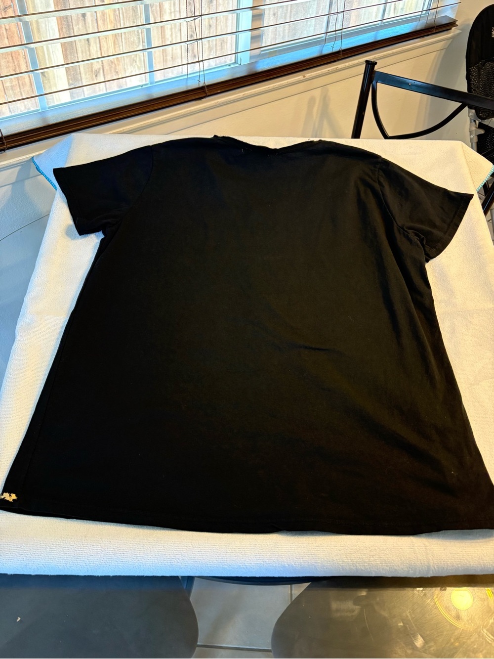 Black Short-Sleeve V-Neck Tee with Leopard Rose and Gold Trim - Picture 3 of 3